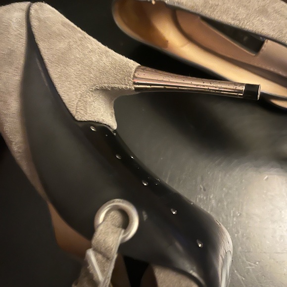 Rachel Zoe soft grey Suede pumps size 8.5 with metal heels & comfort inserts - Picture 5 of 5